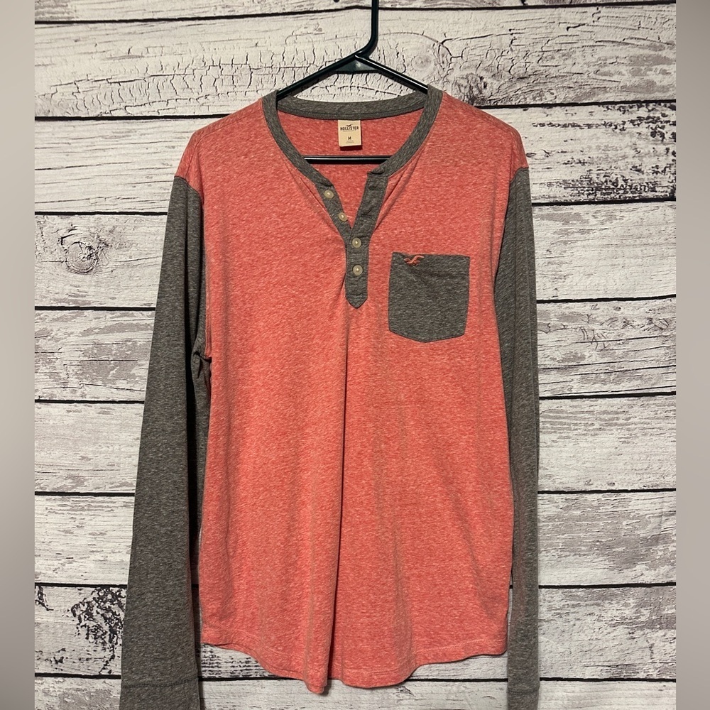 Hollister Men’s Henley Shirt Medium Coral Gray Long Sleeve Colorblock Pocket Tee